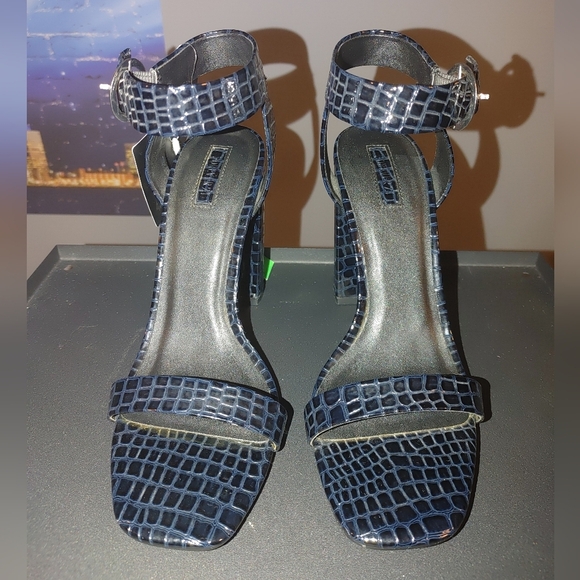 Forever 21 Black Croc-Embossed Strappy Heels, Size 9, NWT - Picture 2 of 8